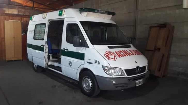 Carrizales adquirió una ambulancia para su área de salud