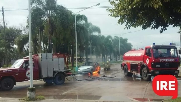 Urgente: Se incendió un auto en el centro de Oliveros