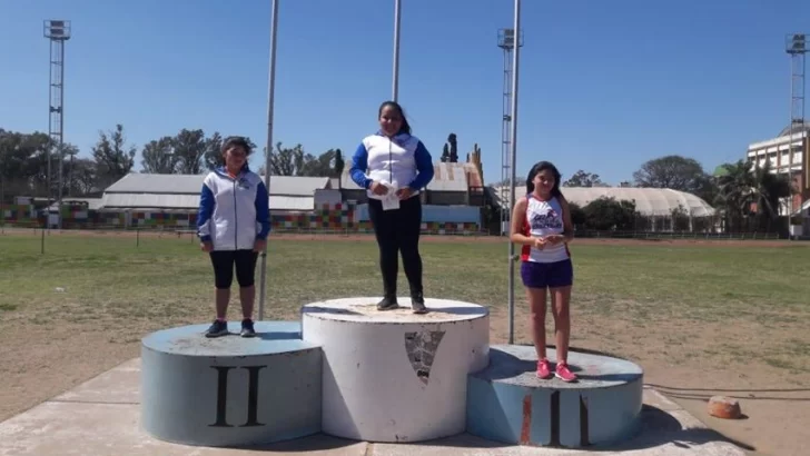 Una joven de Carrizales se lució y fue reclutada para atletismo