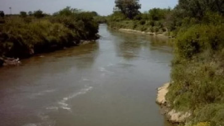 Intensa búsqueda a un joven en las aguas del Carcarañá