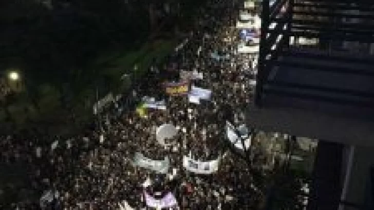 Multitudinaria y efusiva marcha en defensa de la educación pública