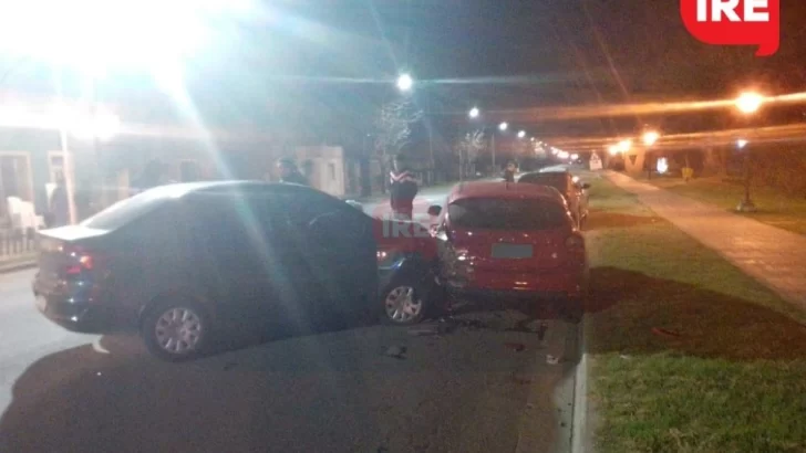 Un vecino perdió el control y produjo un choque en cadena de autos estacionados