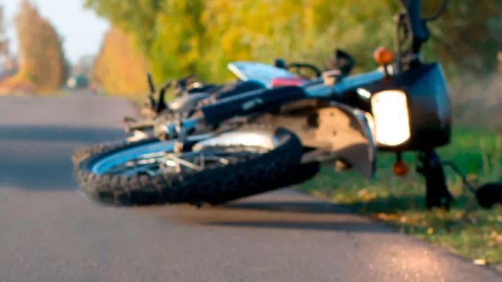 Un hombre se cayó en la moto y debió ser hospitalizado