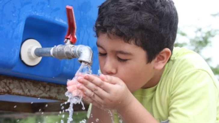 Polémica por el dispenser de agua comunitario de Pueblo Andino