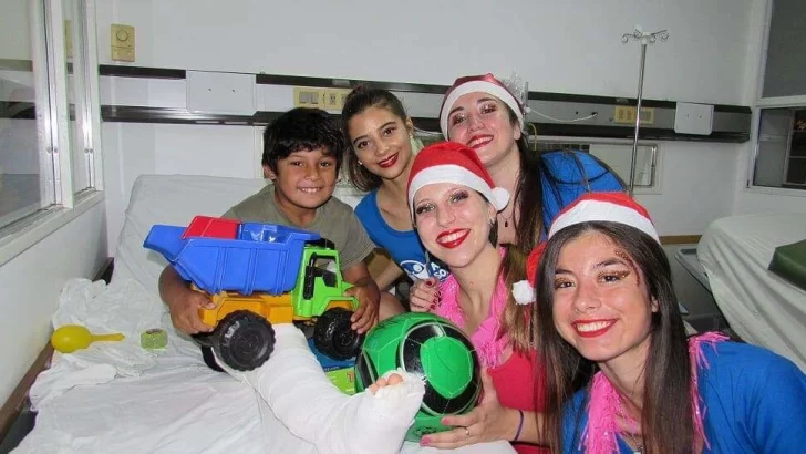 Solidaridad: Jóvenes juntan juguetes para regalar en hospitales