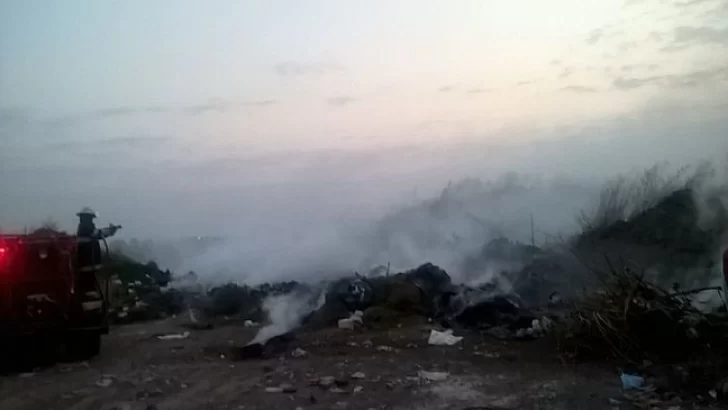 Incendio en uno de los basurales de Oliveros