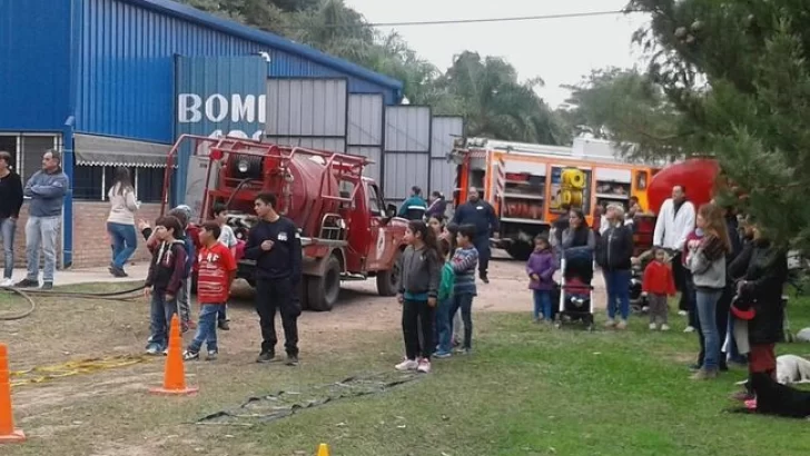 Los bomberos voluntarios festejaron junto a las familias