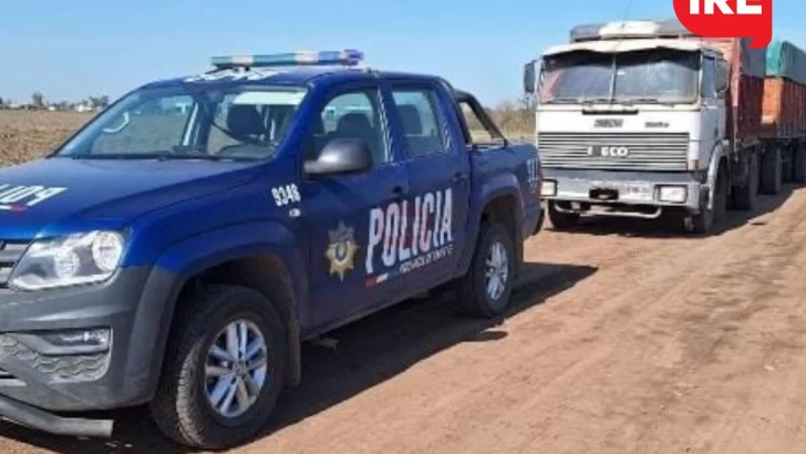 Un camionero fue detenido usando colectora de autopista: Tenia licencia trucha