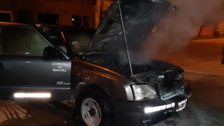 Pudo ser peor: Se incendió un vehículo dentro del galpón comunal