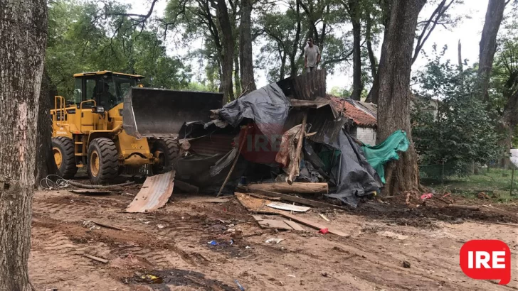 La comuna reubica a las familias y desmantelan las casas en Setup