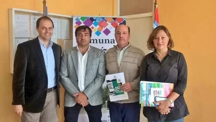 Firmaron un convenio con Provincia para construir tres viviendas