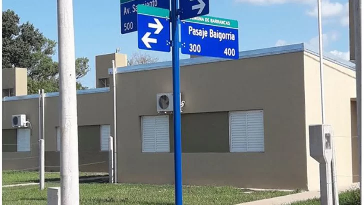 Las calles de Barrancas lucen nuevos carteles nomencladores