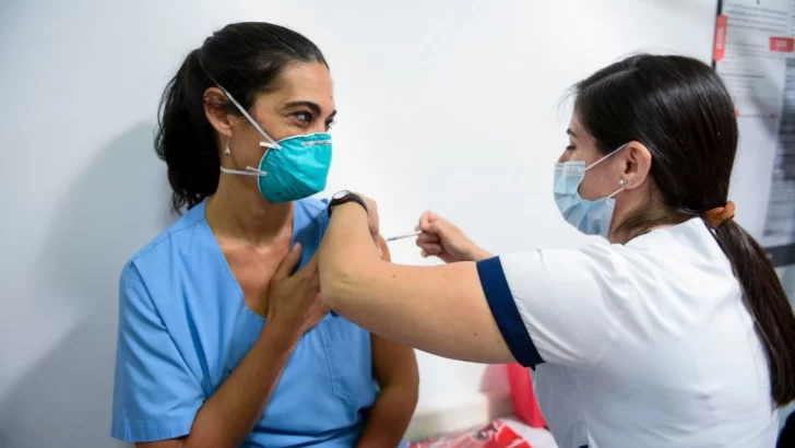 Después del personal de salud vacunarán a los mayores de 70 años