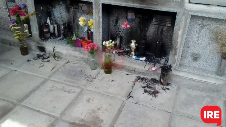 Indignante: Dos nichos aparecieron quemados en el cementerio de Díaz