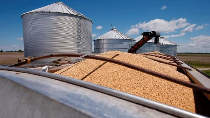 La provincia buscará aprobar subas a cerealeras y bancos