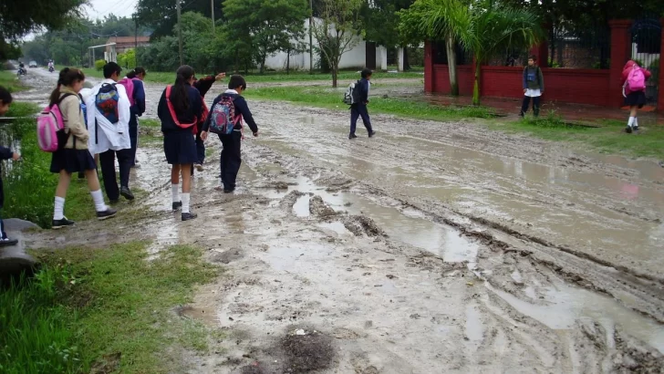 El ministerio de Educación suspendió las clases por el temporal