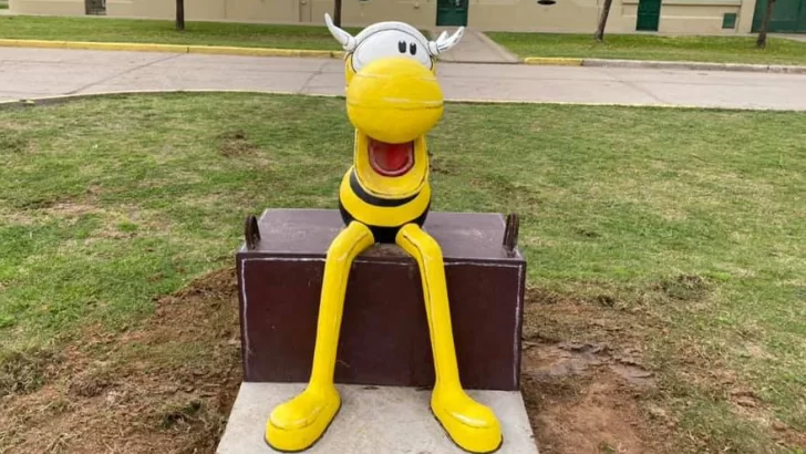 Clemente ya le hace compañía a Mafalda en el boulevard de Serodino