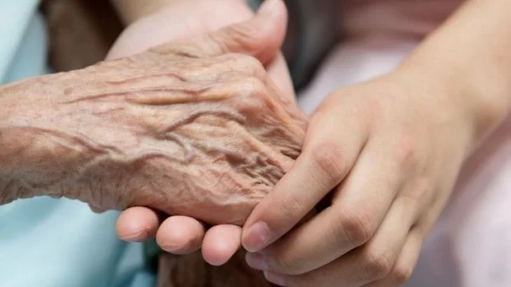 Un abuelo se descompensó y su familia hizo un raid en auto desde Monje a San Lorenzo