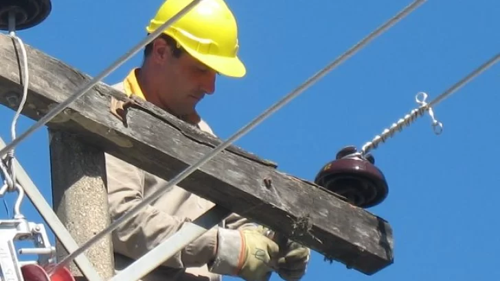 Llegó la luz a Barrio Andino y pondrán columnas en el centro