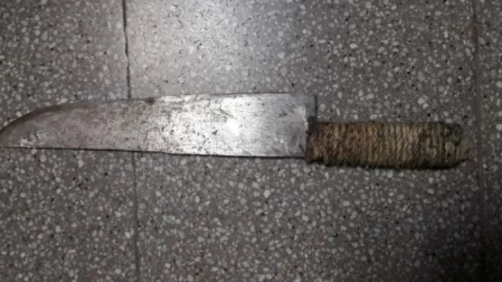 Detuvieron a un joven que amenazó a su novia con una cuchilla