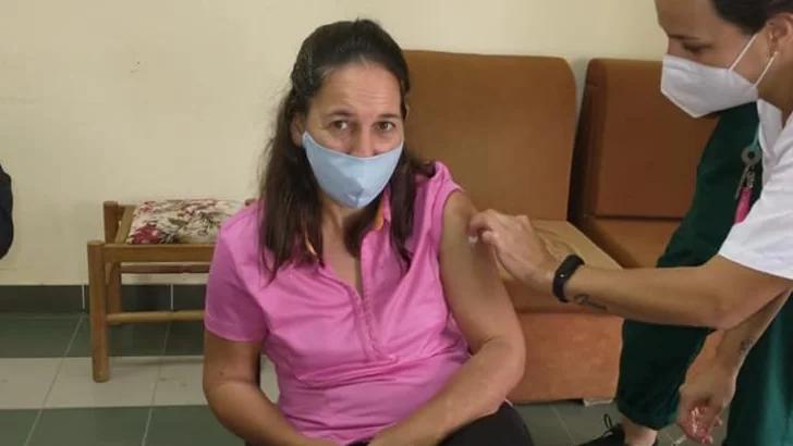 Luego el auge de casos vacunaron a 33 residentes del Hogar Santa Cecilia de Díaz