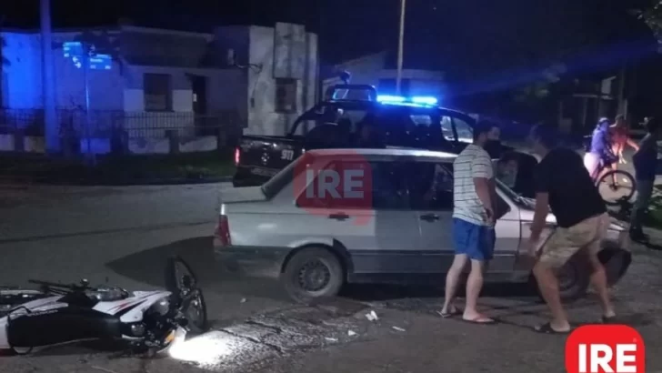 Chocaron una moto y un auto en Barrancas: Un joven resultó lesionado