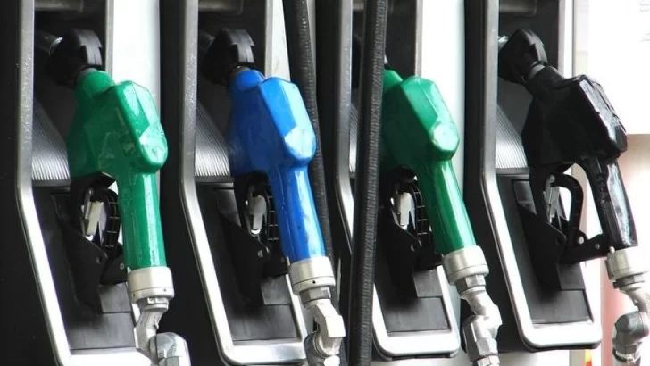 El Gobierno congelará el precio del combustible por 90 días