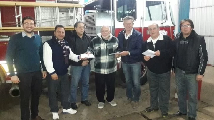 La comunidad de Irigoyen realizó un aporte económico al Cuartel de Bomberos de Barrancas