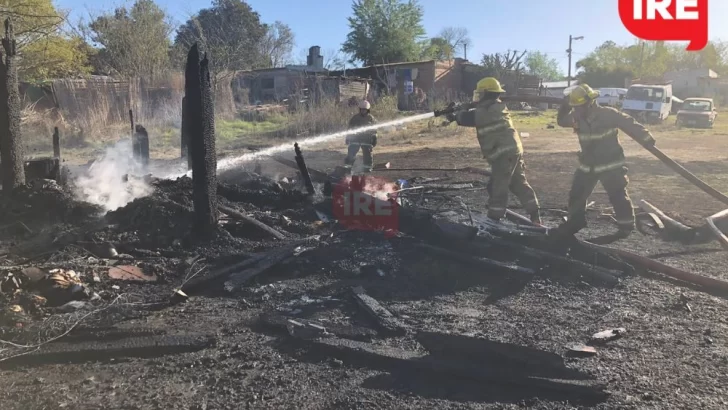 Violencia extrema: Les prendieron fuego la casa y perdieron todo