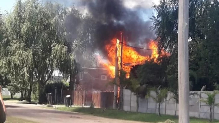 Se produjo un importante incendio en una cabaña: Fue controlado