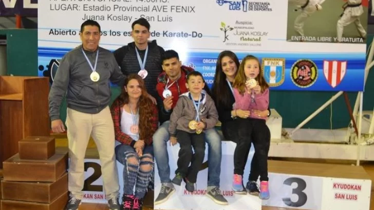 Karatecas de Puerto Gaboto lograron excelente resultados en el Campeonato Argentino