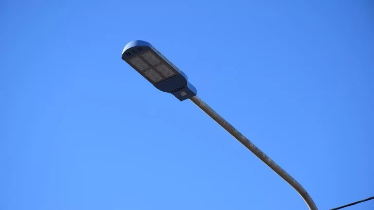 Mejoran el alumbrado público de Barrancas con nuevas luces led