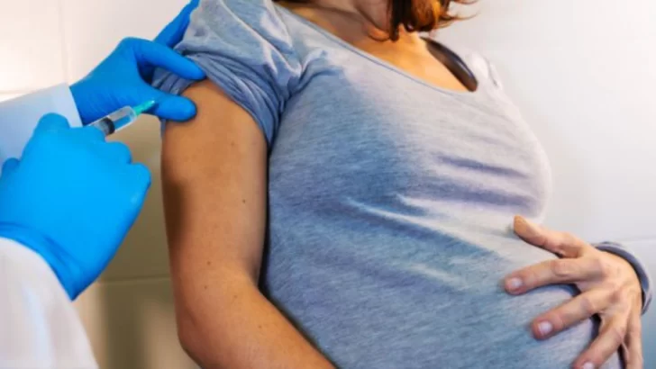 Las embarazadas tendrán prioridad para vacunarse contra el covid
