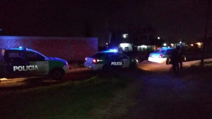 Una familia desesperada usurpó una casa y se desplegó un operativo policial