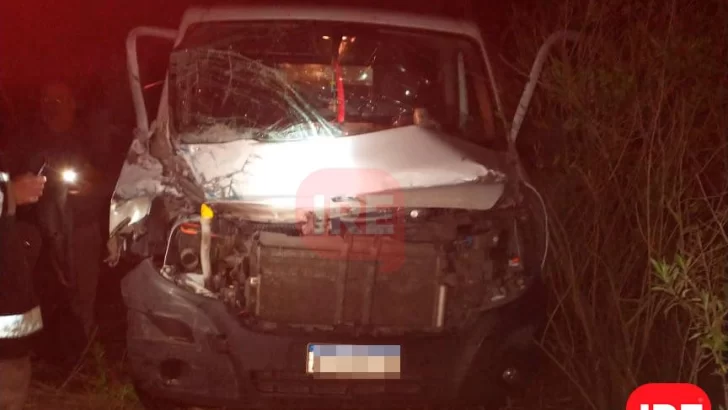 Un furgón chocó contra un camión a la altura de Oliveros: No hay heridos