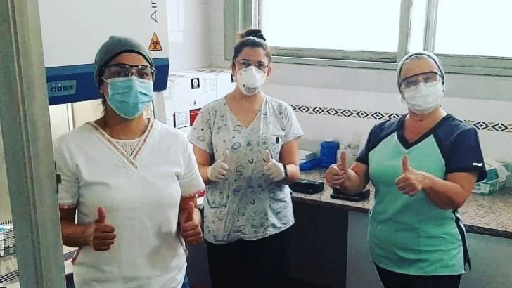 Son hermanas profesionales de la salud y lograron agilizar los hisopados