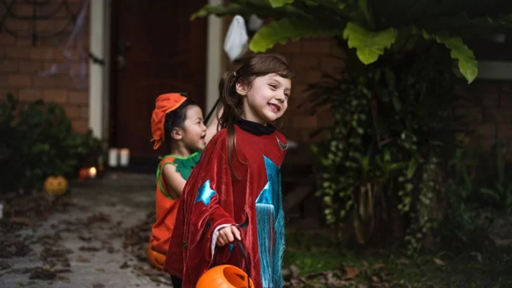 Dulce o truco: Las comunas piden que no haya salida de chicos en Halloween