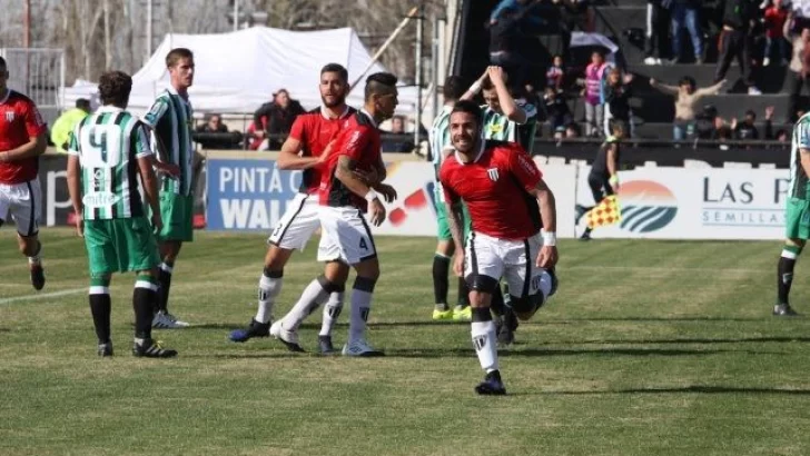 Pato Cucchi abrió con un gol el sueño del Lobo por el ascenso