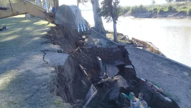 Impresionante: Se cayó gran parte de la barranca en La Boca
