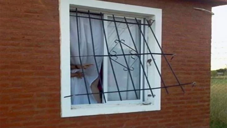 Delincuentes forzaron una ventana y robaron una vivienda en Andino