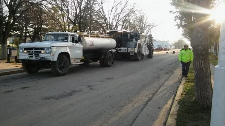 Puerto Gaboto: Comenzaron a reparar calles pavimentadas
