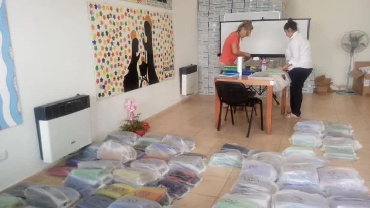 Serodino: Entregaron útiles escolares a más de 200 chicos