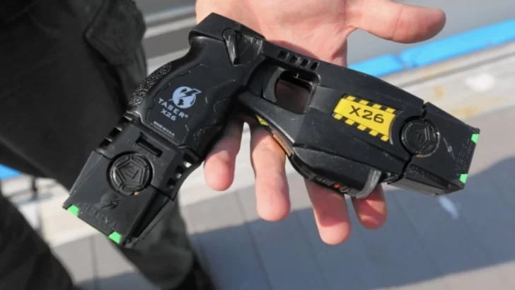 Finalmente, la Provincia prevé comprar pistolas Taser para la Policía