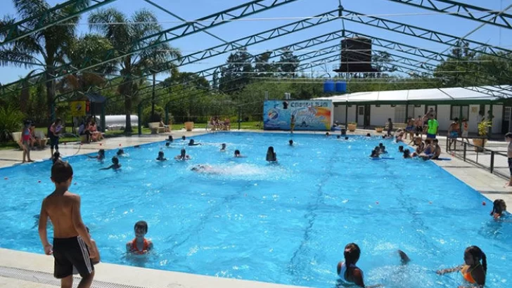 Timbúes abrió el polideportivo con entrada gratis para disfrutar del verano