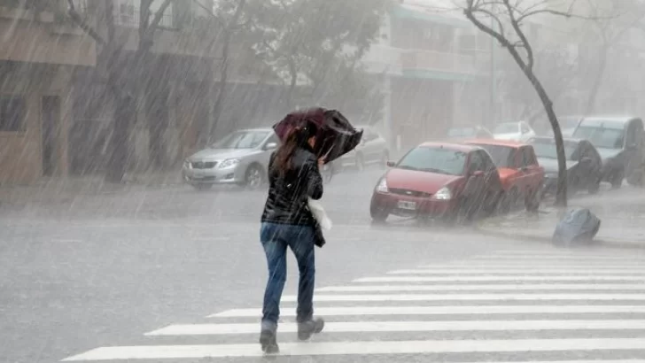 Año nuevo con lluvia: Se renovó el alerta por tormentas fuertes