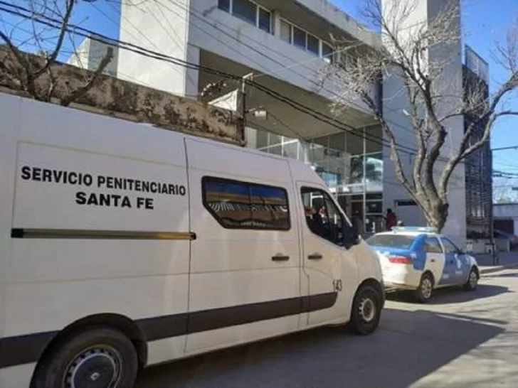 Prisión preventiva para el joven que trasladó al homicida de su padrastro en Puerto