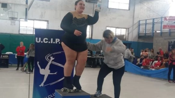 En su retorno al patinaje Brenda Mena se lució en Rosario