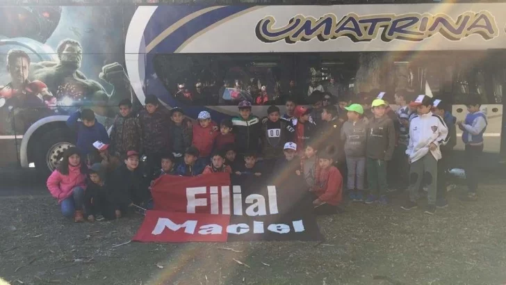 Niños de los clubes presenciaron la goleada de Newells