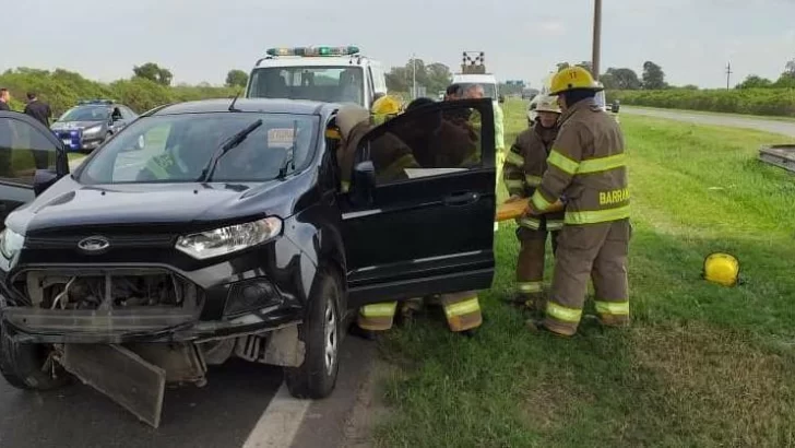 Autopista: Una mujer protagonizó un vuelco a la altura de Monje