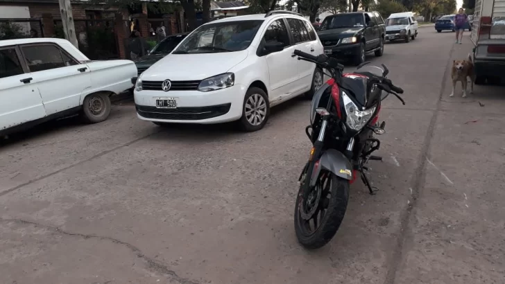 Una moto y una Suran chocaron en una esquina de Barrancas